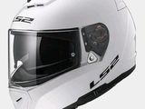 un casque blanc sur fond blanc avec les lettres « adn »