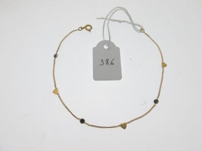 gros plan d'un bracelet portant une étiquette de prix