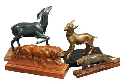 Ensemble comprenant 4 SUJETS animaliers en bois, corne et ré… - Photo 1