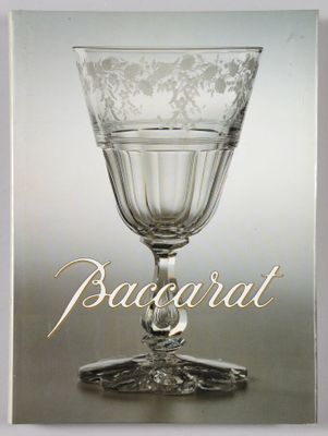 une photo d'un livre sur laquelle figure l'image d'un verre à vin