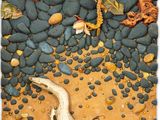 un oiseau perché sur les rochers au bord de l'eau
