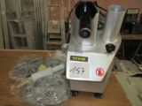 une machine posée sur une table