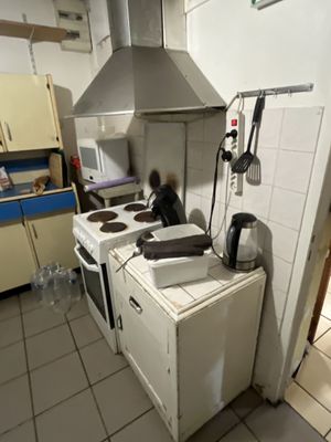 Four gazinière BEKO, ancien modèle (vétuste)