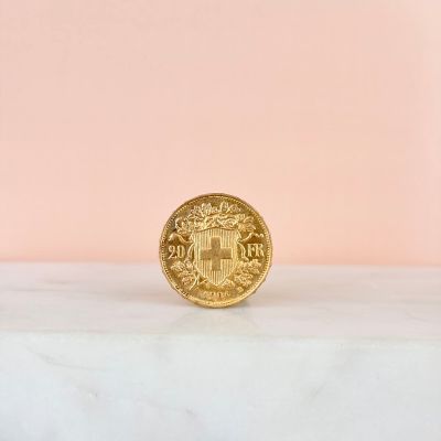 a gold coin sitting on top of a marble counter top