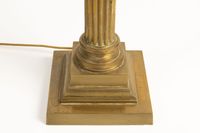Lampe de table en forme de colonne corinthienne en laiton do… (photo 2)