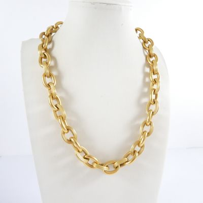 a gold chain necklace on a mannequin mannequin mannequin mannequin mannequin mannequin mannequin mannequin manne