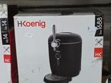 une boîte posée sur une étagère dans un magasin