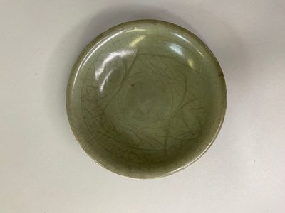Chine, XVIe-XVIIe siècle, Coupe creuse en grès émaillé célad…