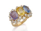 une bague sertie de saphirs multicolores et de diamants