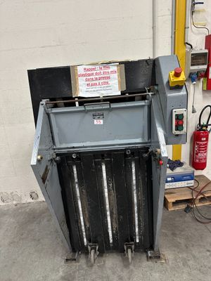 Presse à balles verticale Les usines Réunies - Photo 1