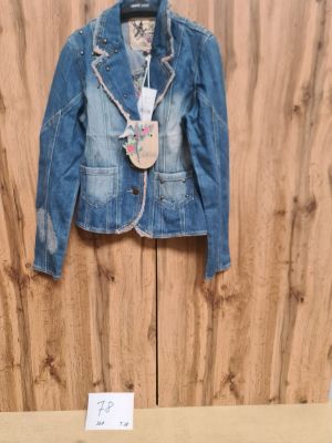 Lot de 30 vestes femme en jean ? Coupe cintre avec dtails …