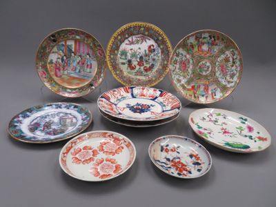 ASIE. 9 assiettes en porcelaine polychrome, divers modèles d…