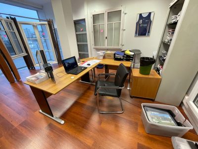 VENDU SUR DESIGNATION. 1 bureau avec retour mélaminé bois cl…