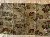 un morceau de tissu assemblé par des points de couture