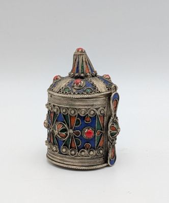 an antique silver and enamel covered box with a decorative decoration