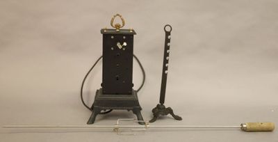 Tourne-broche électrique. Tourne jusqu'à 30 kilos.