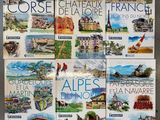quatre livres posés sur une table, avec plein d'images dessus