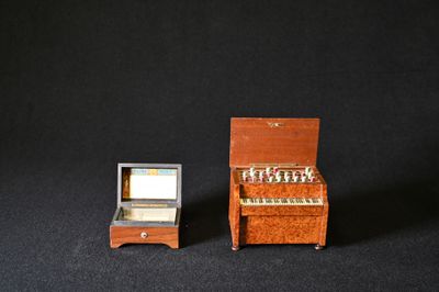 Deux boites à musique dont une LANCEL à PARIS (XIXe siècle).