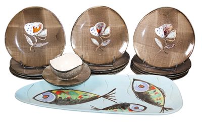 MBFA, Pornic - Suite de 14 ASSIETTES en faïence à décor de f… - Photo 1