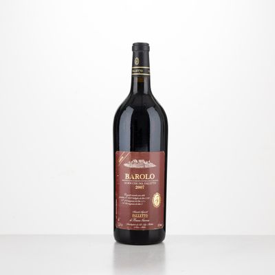 the bottle of red wine is sitting on the table