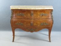 Commode de style Louis XV en marqueterie florale ouvrant à 2… (photo 3)