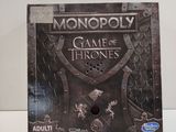 Le jeu « Monopoly Game of Thrones » est exposé sur une table