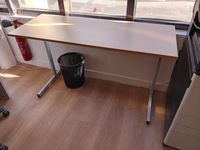 (Lot 1 à 23 : Mobilier de bureau et matériel informatique st… (photo 6)