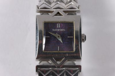 une image représentant une montre-bracelet au cadran violet
