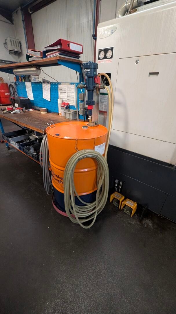 1 fut de QUAKER HOUGHTON SALES avec sa pompe