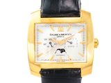 une image d'une montre en gros plan sur fond blanc