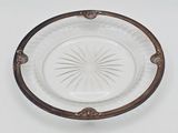 une image représentant une plaque de verre ornée d'un motif décoratif