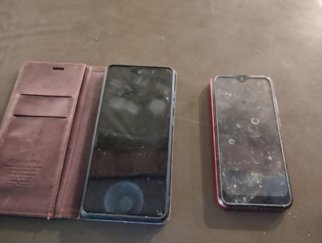 Deux téléphones portables Samsung et Duoduogo (manque câbles d’al...