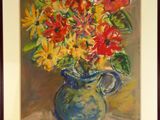 une peinture de fleurs dans un vase bleu sur une table