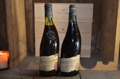 Réunion de deux bouteilles de La Fiole du Père Anselme, Chât…