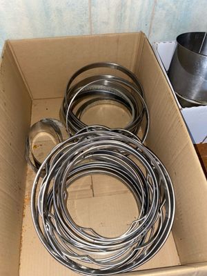 Lot de cercles à tarte et à mousse et à pains surprise Vente…