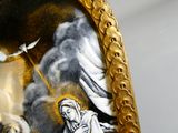 a picture of a picture of jesus on a gold frame