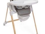 une image représentant une chaise haute pour bébé sur fond blanc