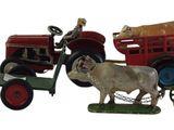 figurines représentant un homme et un cheval tirant une charrette sur laquelle se trouve un homme