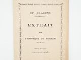 un vieux livre avec un titre en noir et blanc