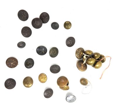 Lot de boutons français et belges.