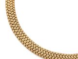 un collier à chaîne en or avec un fermoir sur fond blanc