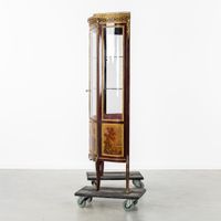 Vitrine à deux portes, placage et ferrures en bronze, style … (photo 5)
