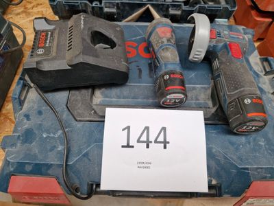 plusieurs outils posés sur une boîte avec une étiquette de prix