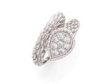 une bague en diamant et plaquée platine, signée Van Cleef