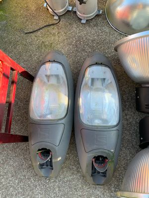 Lot d'éléments d'éclairage public