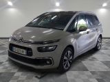 la nouvelle citrole est garée dans une grande salle au sol en damier