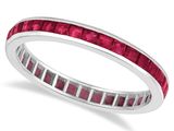 une bague « éternité » en or blanc, sertie de rubis et de diamants
