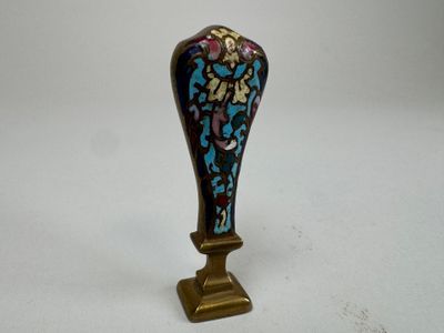 Sceau à cacheter en bronze et émaux façon cloisonné à décor … - Photo 1