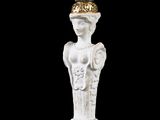 a statue of a woman with a hat on top of her head