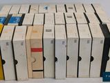 un grand nombre de livres empilés les uns sur les autres